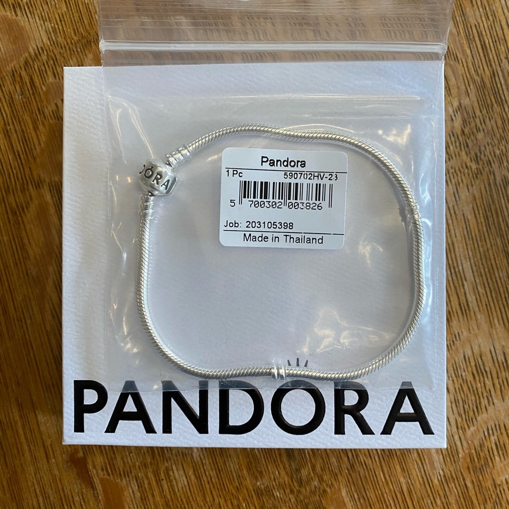 New sterling silver classic Pandora bracelet size 9 in/23 cm